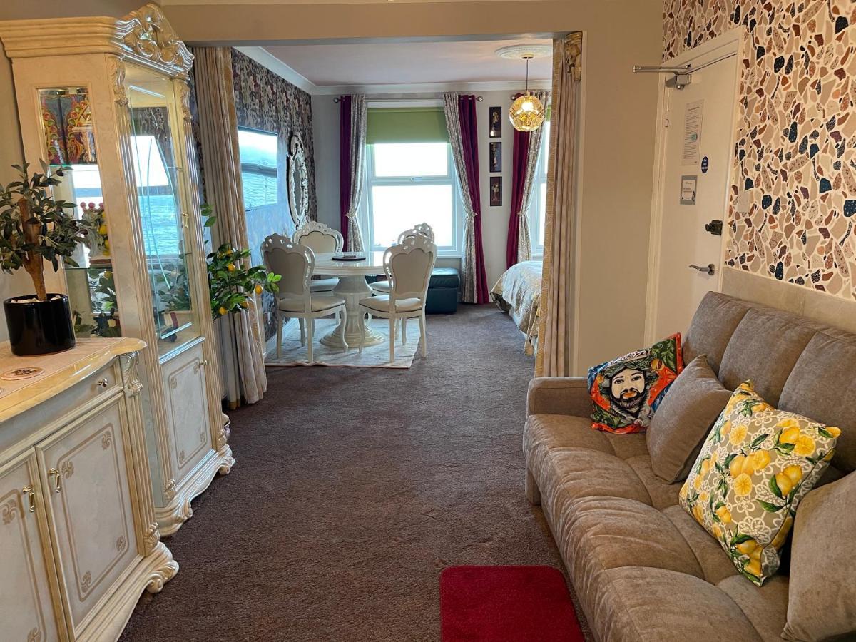 "The Italian" Seafront Apartment Истборн Екстериор снимка