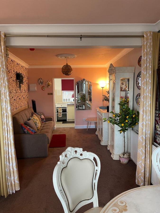 "The Italian" Seafront Apartment Истборн Екстериор снимка