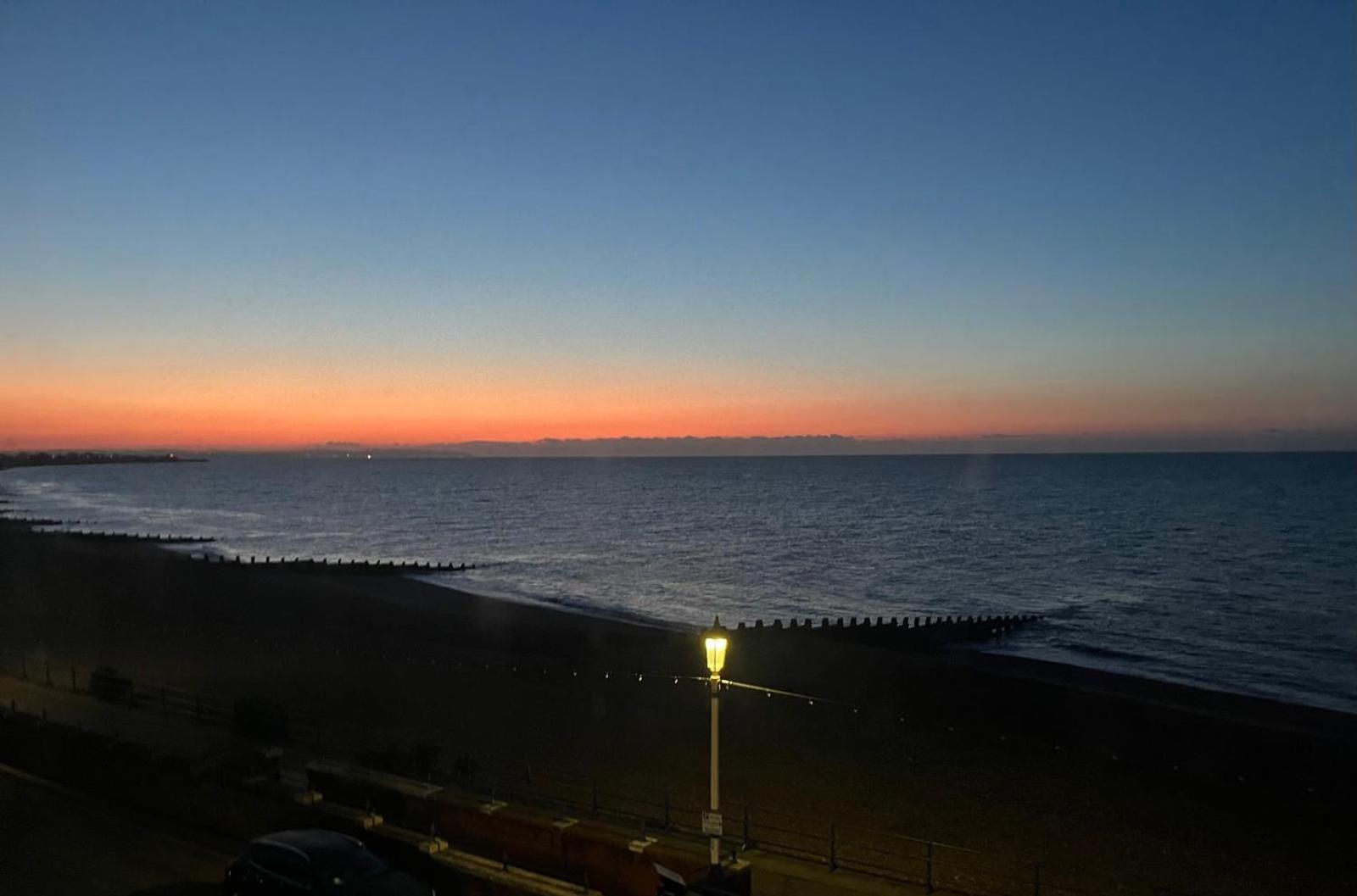 "The Italian" Seafront Apartment Истборн Екстериор снимка